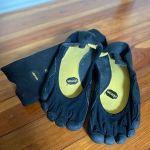 Vibram Toe Shoes. Gently used. Men size 45 (11 US)